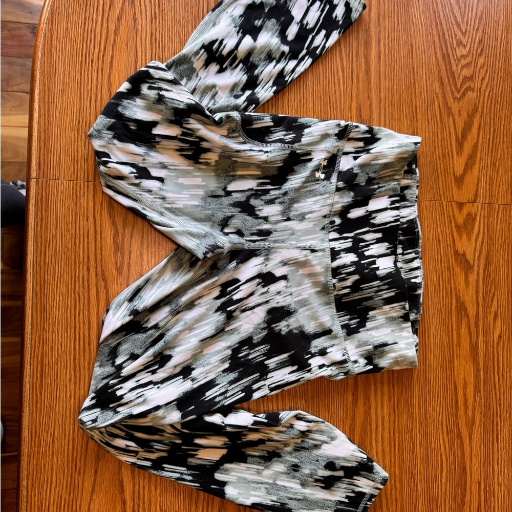 Underarmour leggings used but in good condition no pilling